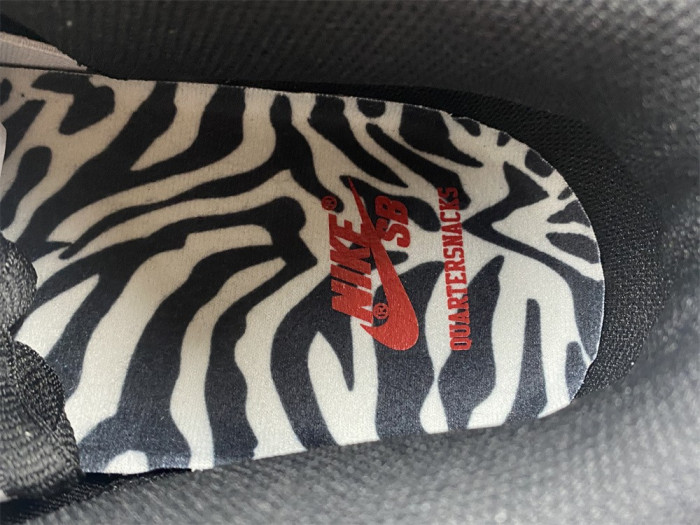 Quartersnacks x Dunk Low SB ‘Little Debbie’s Zebra Cakes’ DM3510-001