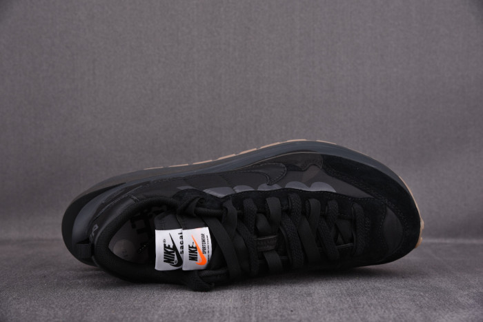 Nike Sacai x VaporWaffle ‘Black Gum DD1875 001