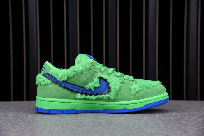 Grateful Dead x Nike SB Dunk Low “Green Bear” CJ5378-300