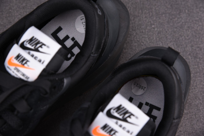 Nike Sacai x VaporWaffle ‘Black Gum DD1875 001
