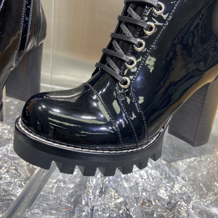 LOUS VUITO BROWN STAR TRAIL ANKLE BOOTS